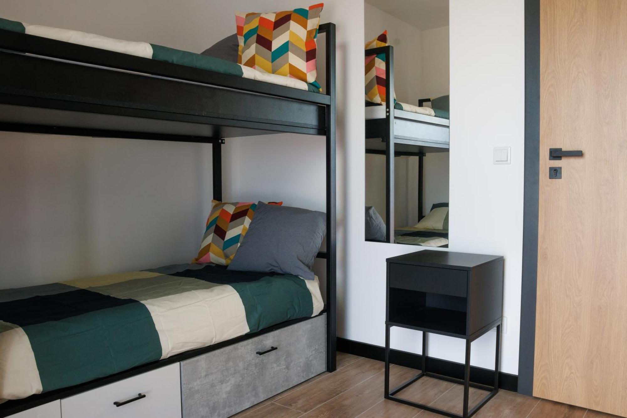 Apartment Zeus Economy